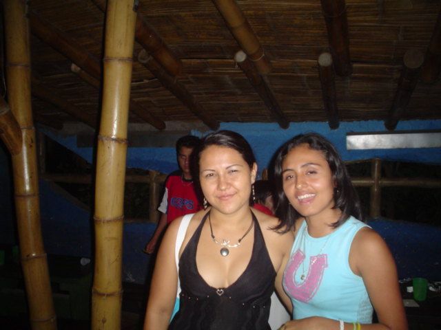 Foto 141 de Discoteca Afrika · - año 2004 · 20 de julio de 2004 en Discoteca Afrika, Bucaramanga