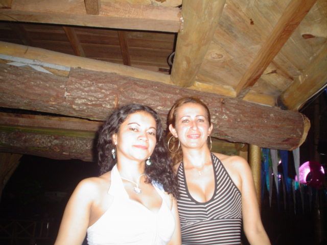 Foto 143 de Discoteca Afrika · - año 2004 · 20 de julio de 2004 en Discoteca Afrika, Bucaramanga