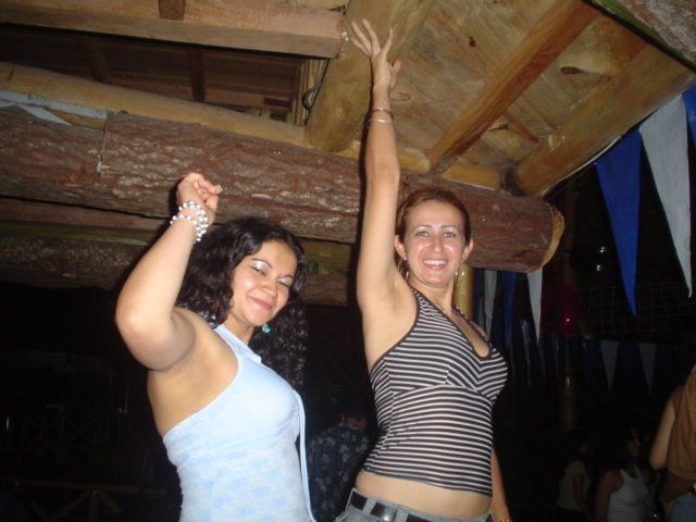 Foto 144 de Discoteca Afrika · - año 2004 · 20 de julio de 2004 en Discoteca Afrika, Bucaramanga