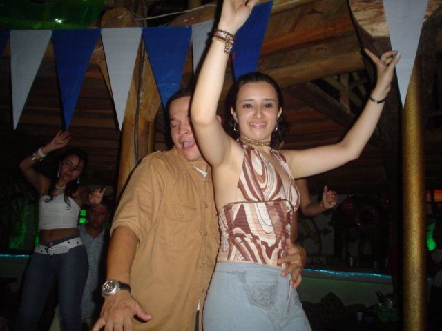 Foto 146 de Discoteca Afrika · - año 2004 · 20 de julio de 2004 en Discoteca Afrika, Bucaramanga