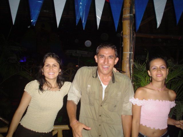 Foto 151 de Discoteca Afrika · - año 2004 · 20 de julio de 2004 en Discoteca Afrika, Bucaramanga
