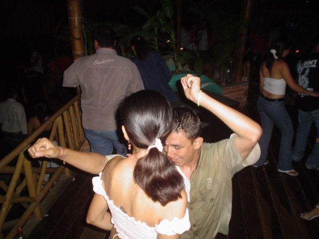 Foto 173 de Discoteca Afrika · - año 2004 · 20 de julio de 2004 en Discoteca Afrika, Bucaramanga