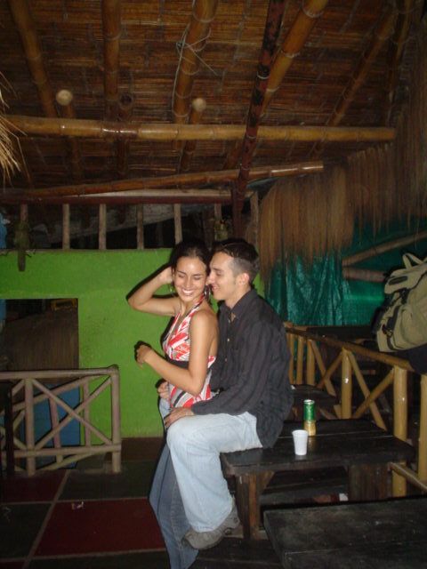 Foto 184 de Discoteca Afrika · - año 2004 · 20 de julio de 2004 en Discoteca Afrika, Bucaramanga