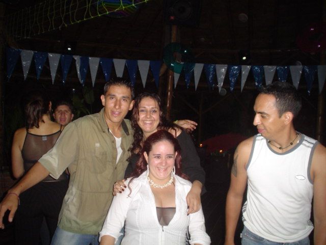 Foto 185 de Discoteca Afrika · - año 2004 · 20 de julio de 2004 en Discoteca Afrika, Bucaramanga